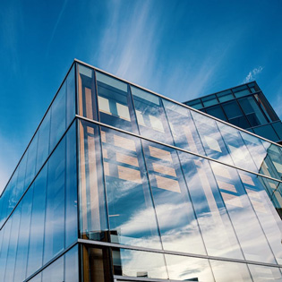 immeuble moderne en verre